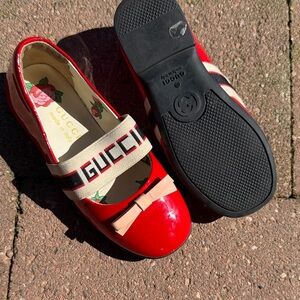 Gucci Red Patent Kids Mary Jane with Logo Strap and Pink Bow